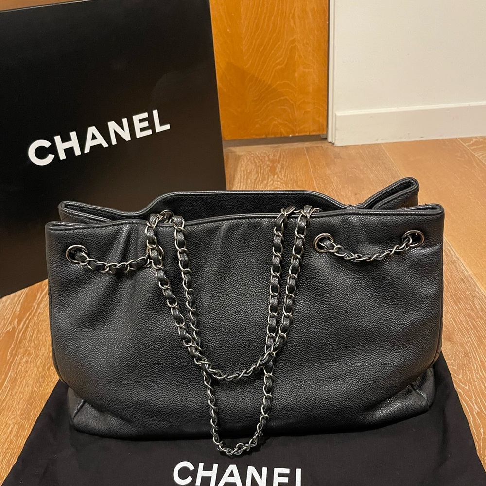 Chanel Caviar Leather Shopping Tote in Black, style 94305 - Picture 4 of 16